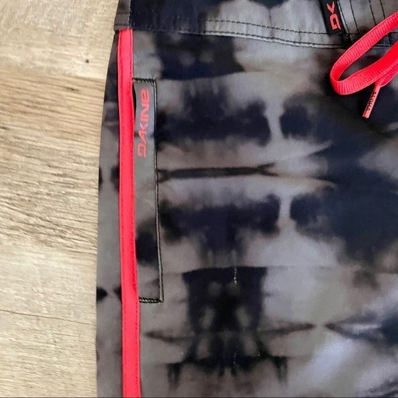 🌺 Dakine Hawaii Freeride Black Tie Dye Board Shorts Juniors Size 3 - Picture 4 of 7